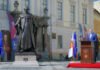Orban da cu pietre in statuia lui Brukenthal: Nu ne trebuie guvernatori numiti din alta parte