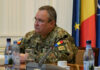 Vine generalul Nicolae Ciucă. Cu o bombă sub braț