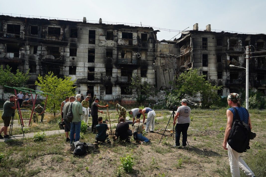 image-2022-08-14-25733957-0-razboi-ucraina-rubijne-locuitorii-dezgroapa-cadavrele-fost-ingropate-graba