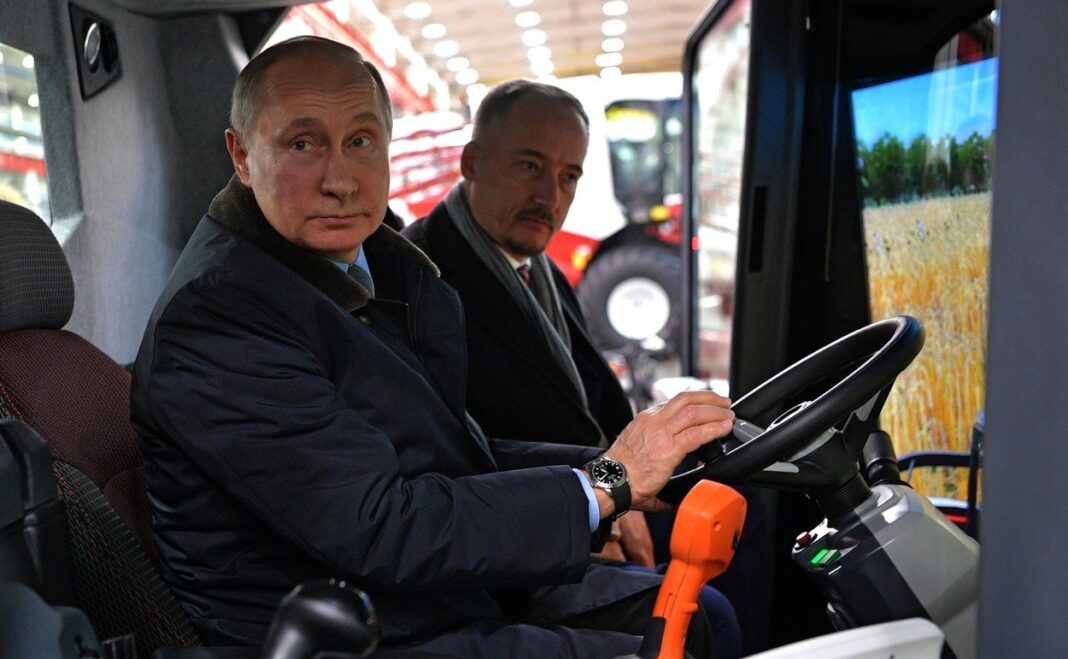 image-2022-03-10-25425568-0-vladimir-putin-inspectand-tractor