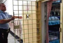 Fost deţinut eliberat din penitenciar, amendat de Poliţie după ce s-a întors în faţa unităţii de detenţie, unde a cerut să rămână, făcând scandal