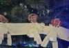 Meduza a postat fotografii cu o decorațiune de pom de Crăciun care prezintă imagini cu „dușmanii Rusiei”
