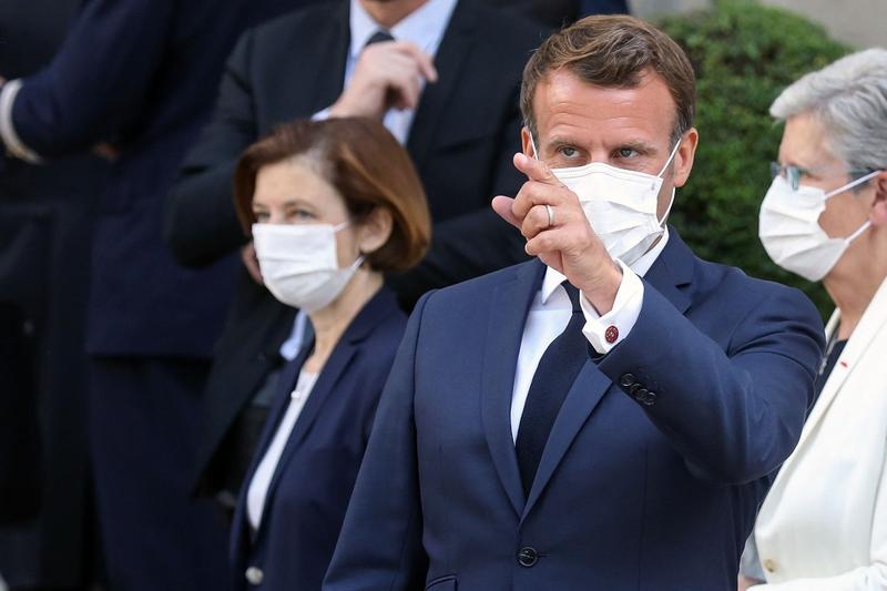 val-de-covid-19-in-franta-presedintele-macron-poarta-din-nou-masca-sanitara-in-numele-responsabilitatii