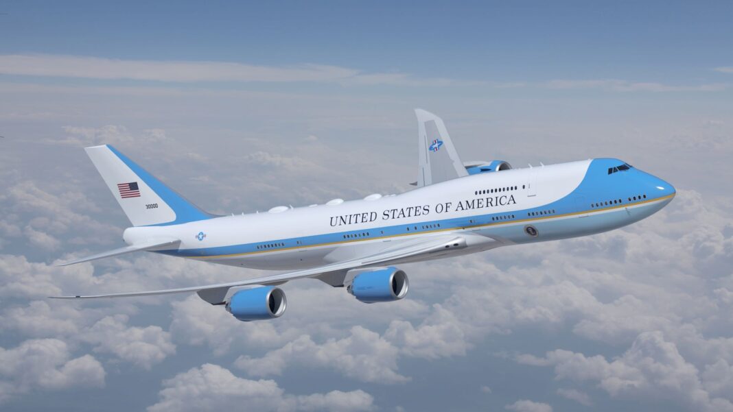 1678532417_768_cum-vor-arata-noile-avioane-prezidentiale-din-sua-joe-biden-a-schimbat-culoarea-aleasa-de-donald-trump-pentru-air-force-one-foto