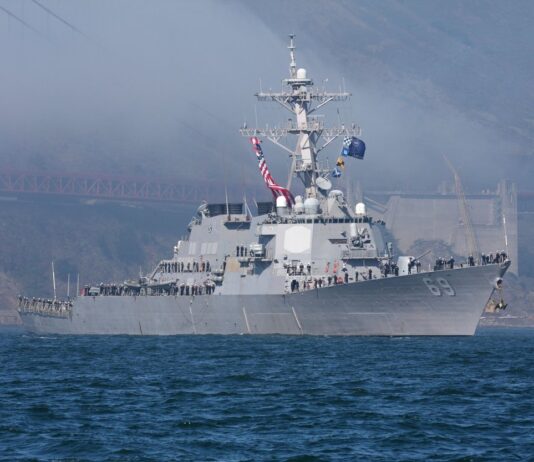A monitorizat îndeaproape trecerea unei nave de război americane prin Strâmtoarea Taiwan, revendicată de Beijing
