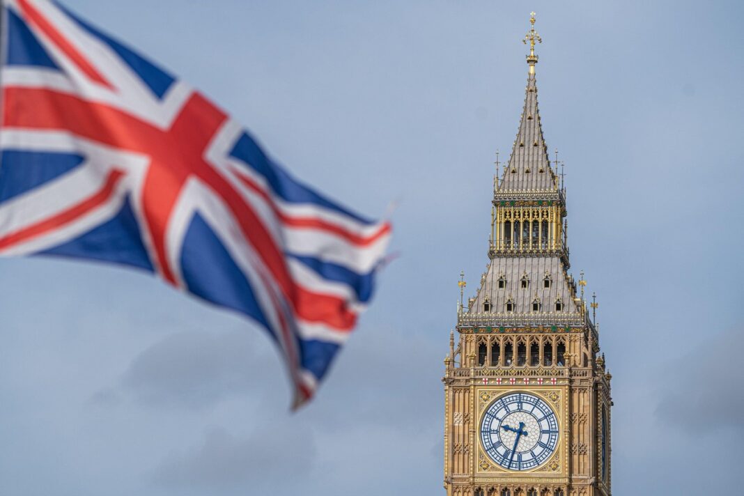 London, UK. 5 September 2022 The Union jack flutters in front of Big Ben clock tower in the morning sunshine as a the result of a contest for new Conservative party leader and prime minister between Liz Truss and Rishi Sunak is due to be announced a
