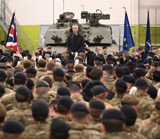 Un grup de țări NATO ar putea fi dispuse să trimită trupe pe teren în Ucraina
