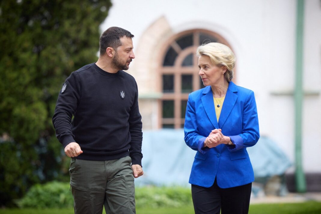 Ursula von der Leyen, présidente de la Commission européenne, rencontre le président ukrainien Volodymyr Zelensky à Kiev
