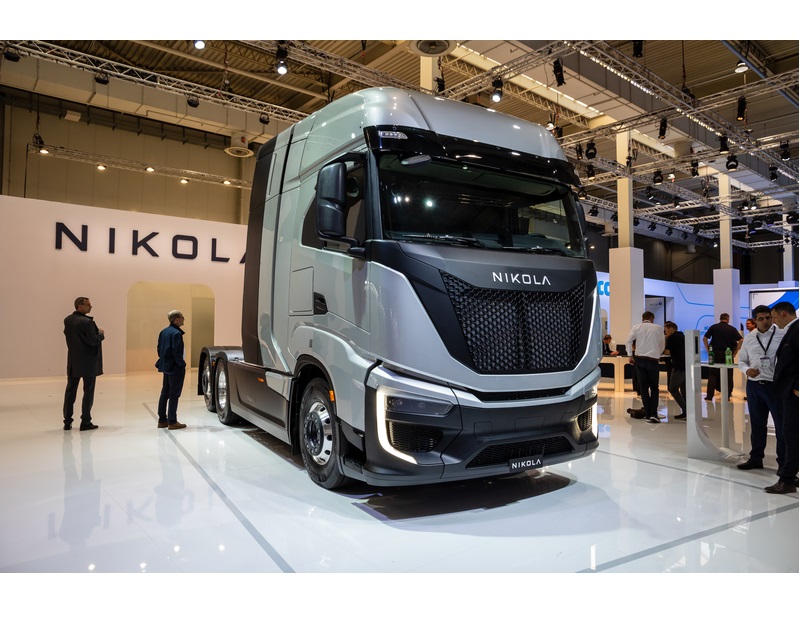 fondatorul-unui-startup-de-masini-electrice-condamnat-la-inchisoare-pentru-ca-si-a-inselat-invesitorii-compania-a-dat-la-vale-un-camion-electric-ca-demonstratie