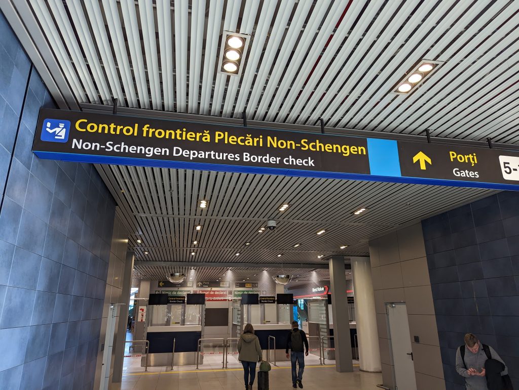 image-2022-12-12-25960072-0-terminalul-non-schengen-aeroportul-otopeni-1024x771
