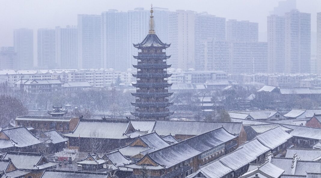 Heavy Snow Hit Huai'an, China - 18 Dec 2023