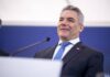 Cancelarul austriac Karl Nehammer a avut parte de un mic incident – microfonul unui reporter l-a lovit accidental în barbă