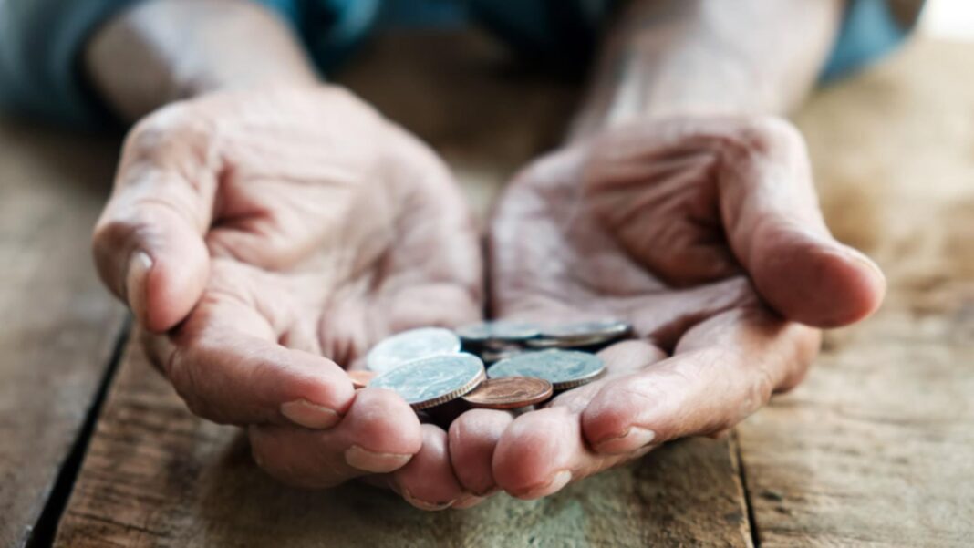 batrani-saraci-pensionari-pensionar-batran-fara-bani-3-of-14_2b5f5615a0_b5b6eb63bb