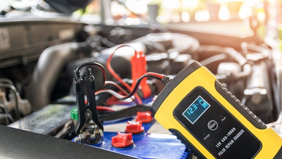 incisivnational.ro - Cum te salveaza un redresor auto atunci cand bateria te lasa balta