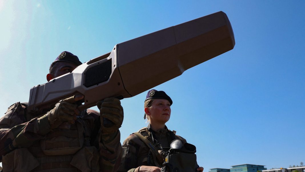 241126_jammer_gun_france_GettyImages-2161802691-scaled-e1732640927853-2048x1154